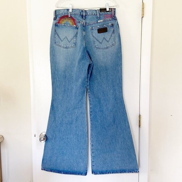 NEW Wrangler Limited Ed White Oak High Flare Jean - Picture 4 of 11